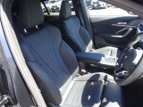 弊社はBMW正規販売店として歴史がございますので、BMW旧モデルから新型車まで商品知識と整備知識を備えております。ご納車後のご不明な点等も、お気軽に弊社担当者まで直接お問い合わせ下さい。
