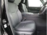 見えないところまで徹底洗浄!中古車をキレイで気持ちよくお乗りいただけるよう、トヨタ認定中古車はしっかりクリーニング。エンジンルームやシートを外した洗浄まで目に見えないところまで徹底的に洗浄しています。