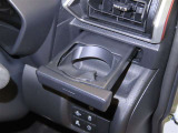 運転席にカップホルダーを装備しております。