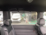 スライドドアには【ロールサンシェード】が装備されています。日差しを和らげ、プライバシーの保護にも役立ちます。後部座席にお子様を乗車させるときも、ゆっくりお昼寝できます♪