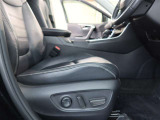 パワーシート搭載。微妙な調整が手軽にでき、ピッタリなポジションで運転することが可能です。