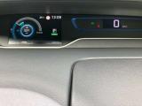 メーター内のディスプレイには運転をサポートするさまざまな情報を表示。