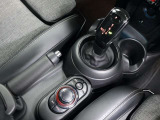 MINIコントローラは直感的で手探り操作ができますので、余所見をせずに安全にもつながります。