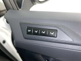 シートメモリー機能装備付きです。シートの位置をそれぞれ記憶しておく事ができるので、ご家族や、複数の方で車を乗られるオーナー様には、便利な機能です。