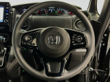 運転にかかわる様々な操作を安全に行えるように視点移動が少なく操作性に配慮されたスイッチ類が凝縮されたコクピットです。