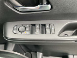 パワーウインドウスイッチ★電動格納機能付きで運転席からドアミラーの角度が調整可能です。電動格納機能付きです♪