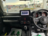中古車をお選びいただく際に気になる走行距離や修復歴などに加えてキズ・凹みの有無・状態や消耗品の交換、今までの整備状況が &ldquo;ダイハツ認定中古車カルテ&rdquo;でわかります。