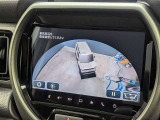 車両を斜め上から見渡せる3Dビュー機能を搭載!目視しづらい周囲の障害物や死角の安全確認を強力にサポートし、駐車時も非常にスムーズです。