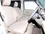 運転席まわりです。実際に座ってみて乗り心地を体感してみて下さい。