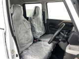 高いホールド性で運転姿勢が安定します。長距離ドライブでも疲れにくいのが魅力です。快適なドライビングライフをお送りください♪