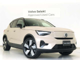 Volvo Cars appで車にリモートアクセスして、空調機能の操作や車の施錠・開錠、ソフトウェア更新などが可能です。エアコンやシートヒーターを操作して、出発前に車内を快適な温度に整えられます。