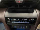 オートエアコン♪お好みの温度に設定するだけで車内を快適空間にしてくれますよ♪