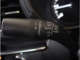 【オートワイパー機能】レバーをAUTOの位置にしているとき、レインセンサーが雨を感知すると、雨量に応じて、ワイパーが自動で作動します。