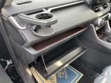 ダッシュボード周辺画像です。小物を置くのに便利な収納スペースです(^^♪