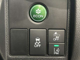機能制御用のスイッチはステアリング右奥に集約されておりますので、運転の邪魔になりません!