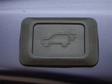 パワーバックドアを装備しています。バックドアを運転席からも開閉できます、便利ですよ。
