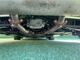 納車前にお車を持ち上げて入念に点検いたします。