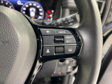 Hondaセンシングの機能のひとつ、アダプティブクルーズコントロール付!アクセルから足を離しても設定したスピードと前車との車間を保ち走行してくれます!車線維持もアシスト☆高速道路で疲労軽減ですね☆
