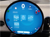 MINIのメーターパネルは円をコンセプトにデザインされております。おしゃれで愛嬌のあるMINI独自のデザインに惹かれる方は数多くいらっしゃいます。