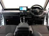 【前方視界】開放的な前方視界!運転がしやすく疲れにくいです♪窓が大きく、見通しがとっても良いおクルマですよ♪