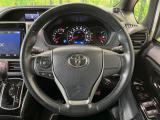 【純正革巻きステアリング】上質な革を使用することで、手にしっかり馴染みとても運転しやすいハンドルです♪