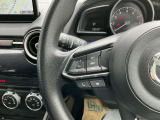 ハンドルには、音量調整や選曲変更のスイッチ、高速道路走行時に便利なマツダレーダークルーズコントロールも装備しています!