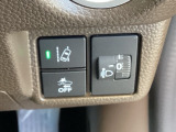 路外逸脱抑制機能、衝突軽減ブレーキを搭載。走行中の車線逸脱防止と前方衝突リスク低減をサポートする安心の安全装備です。