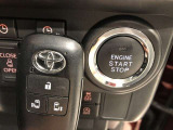 エンジンスタートスイッチです。キーが車内にあれば、エンジンの始動や停止はスイッチを押すだけ!キーを取り出す手間を省き、ワンプッシュで操作できるので簡単でスムーズです。