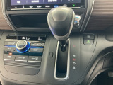 オートマチックシフトレバーは、手になじみ操作しやすい形状で安全運転にもつながります♪