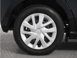 ◆純正ホイール装着車◆シンプルなデザインのホイールキャップ付きです。