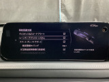 カメラが車線を認識してはみ出しそうになるとステアリングアシストが介入するレーン・キープ・アシストシステムを装備しております。お好みで作動・非作動の設定も可能です。