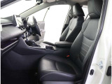 高いホールド性で運転姿勢が安定します。長距離ドライブでも疲れにくいのが魅力です。快適なドライビングライフをお送りください♪