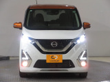 ハロゲンより明るく、より遠くまでさらなる安心感のあるLEDヘッドライトを採用。点灯忘れも防止できるオートライトコントロール機構付きです。