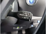 レーダークルーズコントロール(全車速追従機能付)付きです。車速に応じて追従支援してくれるので、ロングドライブも快適です。詳細は販売店スタッフまでおたずねください。