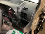 運転席側のドリンクホルダーになります!!