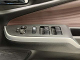 【運転席ドアスイッチ回り】パワーウィンドー[ロック機構]・電動格納式リモコンドアミラースイッチがまとまっているので操作しやすいです。