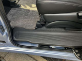 入庫した車両は美装斑がクリーニング☆専用洗剤や機械を使います。 安い!!でも綺麗をモットーに内外装ともに魂を込めて仕上げています