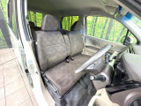 運転席シート廻りは使用感も少なく、良好な状態となっています。前オーナー様が丁寧に使っていたことがよくわかりますね。