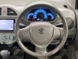 インテリアに合わせたデザインのステアリングは、運転される方のことも考え、運転しやすい形状、大きさです。是非一度、実際に触ってお確かめください。