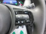 ハンドル右側はクルーズコントロールのスイッチを装備しています。運転中の操作も安心して行えます。