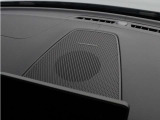 【harman/kardon】世界のオーディオファン垂涎のプレミアムサウンドシステムを搭載。原音に近い音場空間を忠実に再現。乗る人すべてに最良の音響体験を提供します。