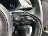 【ステアリングスイッチ】右です。ステアリングから手を離さず、運転に集中したまま手元でレーダークルーズコントロールの操作などができます。