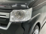LEDヘッドライトは、点灯の瞬間から最大光量を発揮し、突然暗くなるトンネルなどでの安定感を高めます。