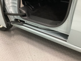 ホンダ車の低床ボディは乗りやすく、足元も広びろですよ。