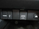 USBポートを搭載しています!USBケーブルをつないで車にスマートフォンやタブレットなどの電子機器を接続できます☆