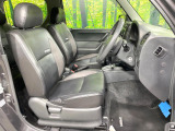 運転席まわりには十分なスペースがあり、大柄な方でもゆったり運転していただける環境です。