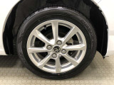 14インチ純正アルミホイール(155/65R14)装着です。