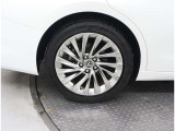 235/45R18タイヤを装備しています。※各ホイールのキズ等をご確認くださいませ。