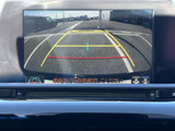 バックカメラ連動のモニター画面で、後退時の安全を確保。駐車や狭い場所での取り回しも楽々です。後方視界を広げ、安全確認をサポート。