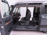 納車前に12ヶ月点検・エンジンオイル交換・ バッテリー交換・ワイパーゴム交換・キーレス、キーフリーの電池交換を実施しております。ダイハツの整備士がきっちりと点検したお車をお届けいたします!